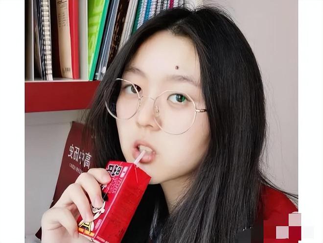 生账号被扒出23岁父母离异大量美照曝出pg电子模拟器试玩后续！美国遇害女留学(图2)